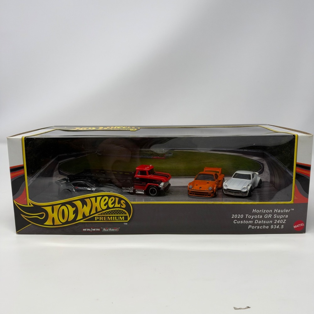 Hot Wheels Premium Diorama Collector Set Horizon Hauler Datsun 240Z Supra